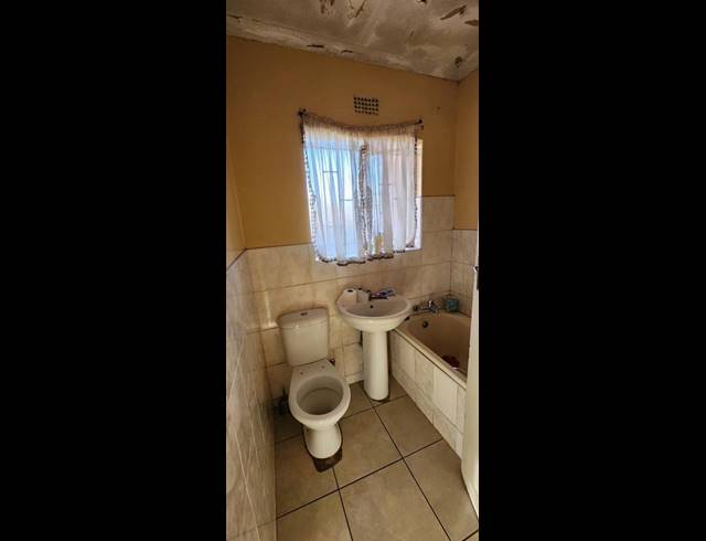 2 BEDROOM HOUSE FOR SALE IN TOEKOMSRUS